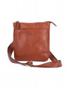 Menší pánská kožená taška přes rameno je vhodná na každý den, na volný čas i do města. Crossbody taška je vhodná na osobní věci, pro každou příležitost. Je vyrobená z vysoce kvalitní kůže. Zaujme jednoduchým střihem. Taška disponuje koženým prodlužovacím popruhem nastavitelným na délku 135 cm, který je podšitý speciální látkou.